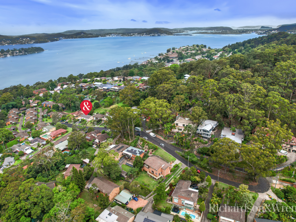27 Fiona St, Point Clare, NSW 2250