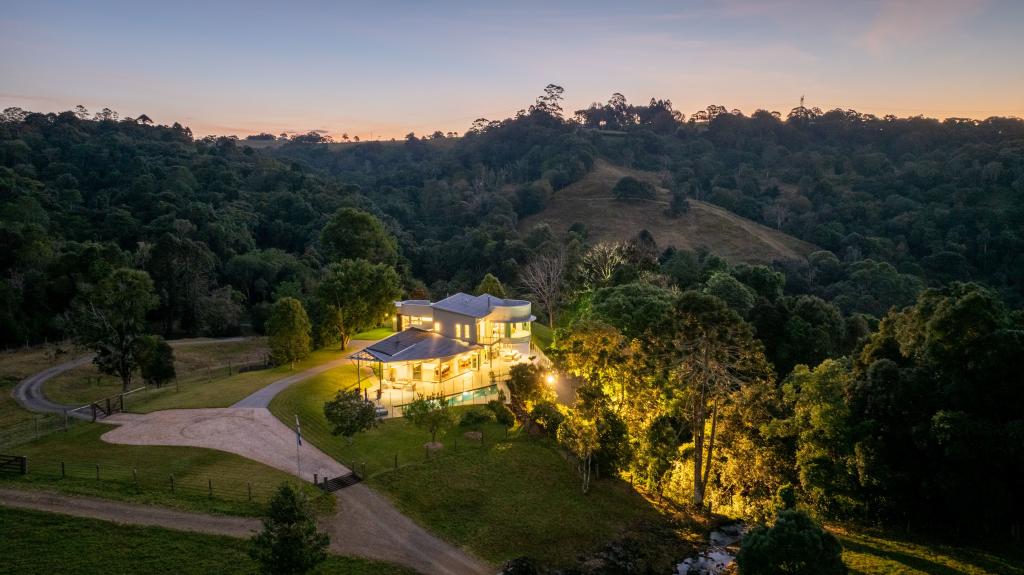 55 Trail Rd, Maleny, QLD 4552