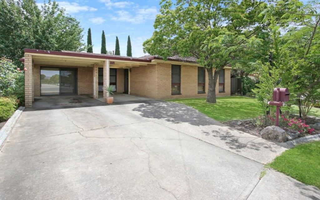 572 ILUKA CRES, LAVINGTON, NSW 2641