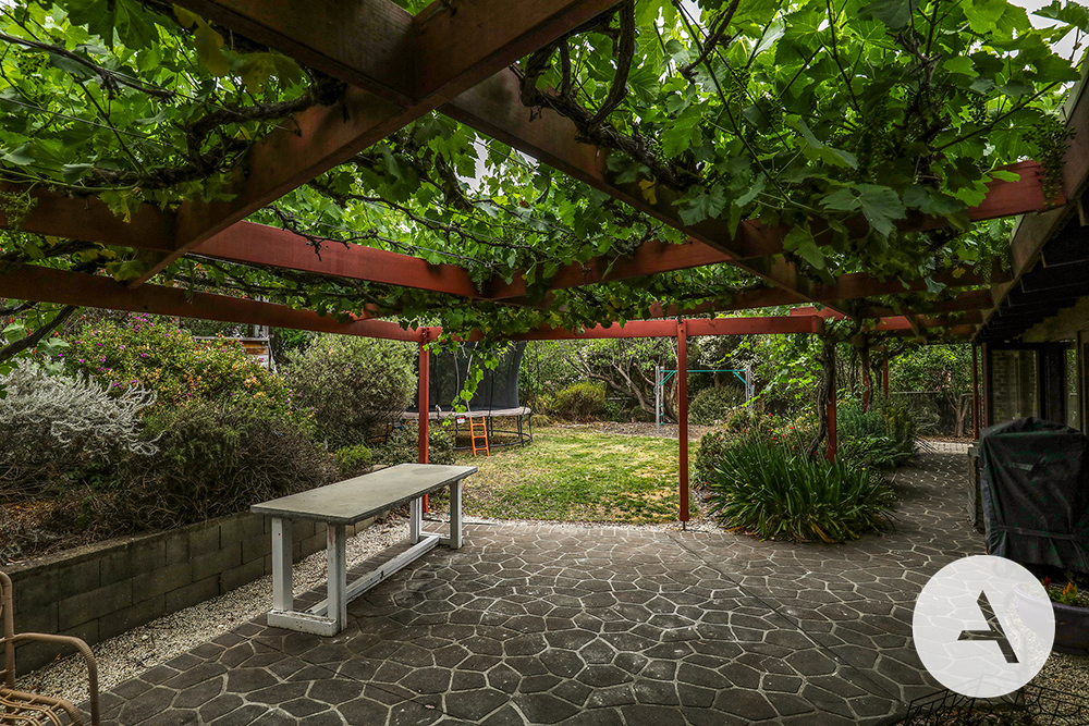 76 Crozier Cct, Kambah, ACT 2902