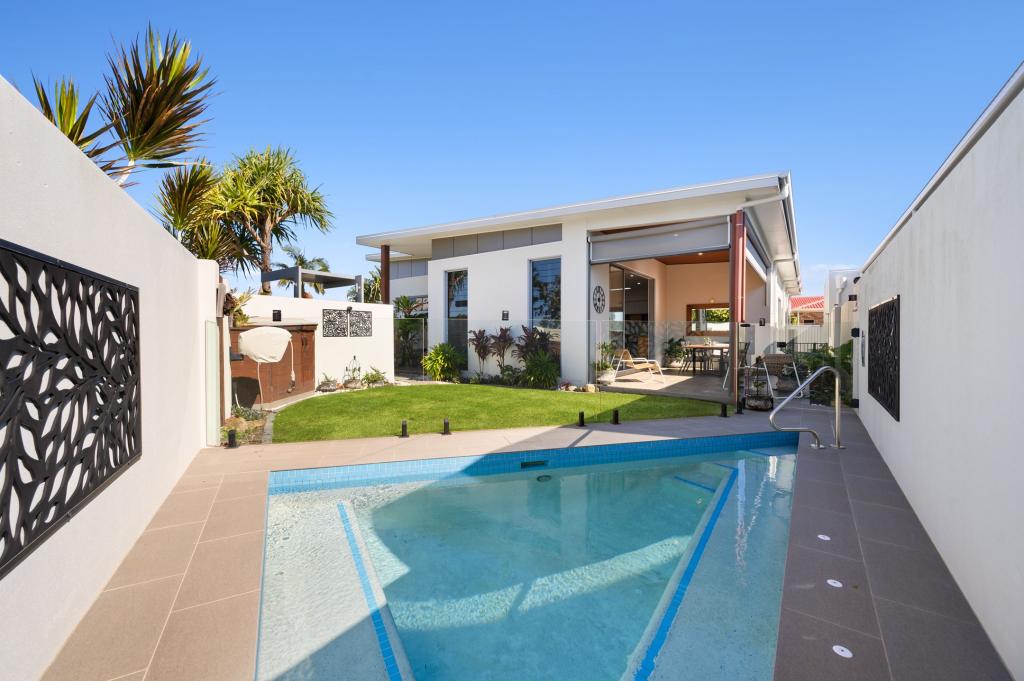 15a Wewak Ave, Runaway Bay, QLD 4216