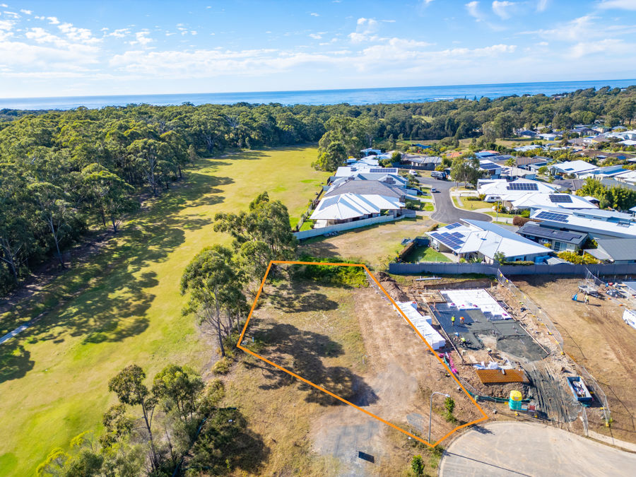 20 Humpback Cres, Safety Beach, NSW 2456