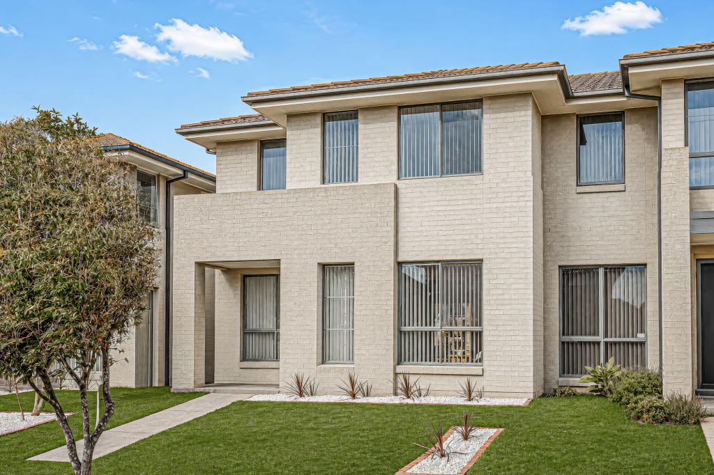 10 MATILDA LANE, GLENFIELD, NSW 2167