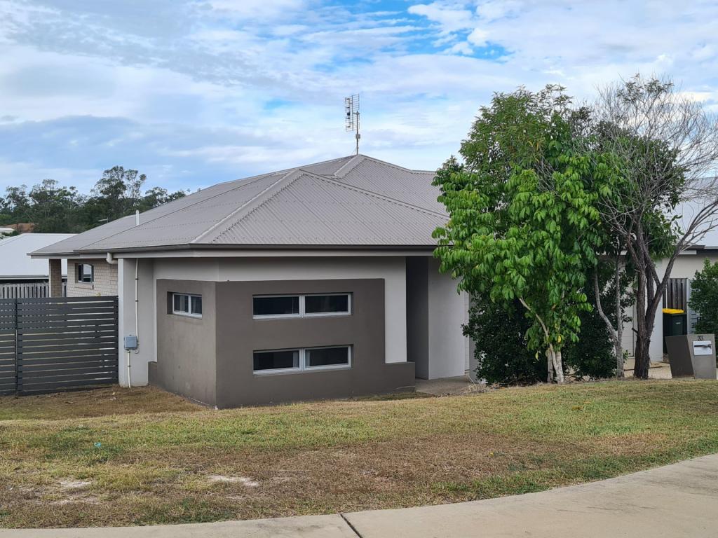 33 LILYVALE ESP, BOYNE ISLAND, QLD 4680