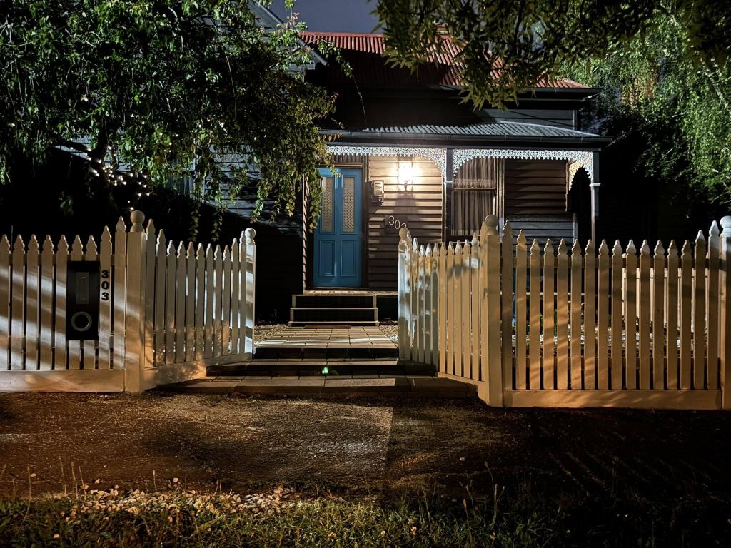 303 Macarthur St, Soldiers Hill, VIC 3350