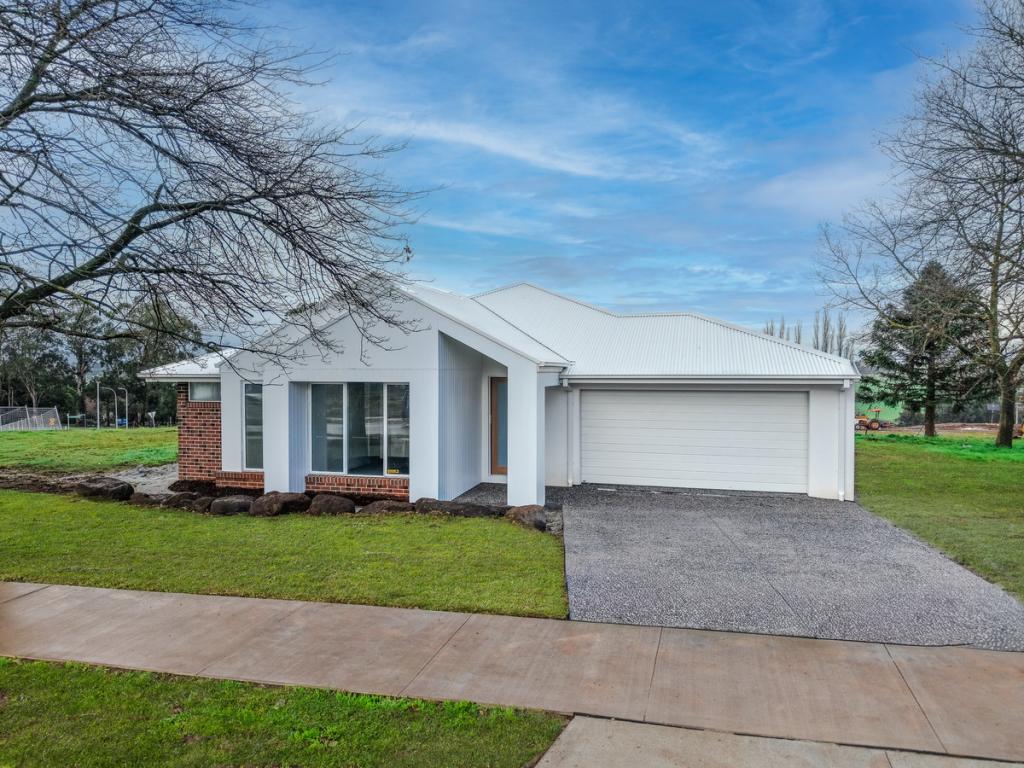 7 Compass St, Drouin, VIC 3818