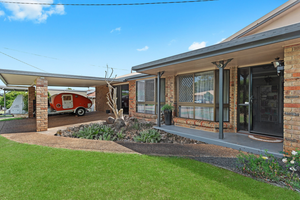 11 Melway Cres, Harristown, QLD 4350