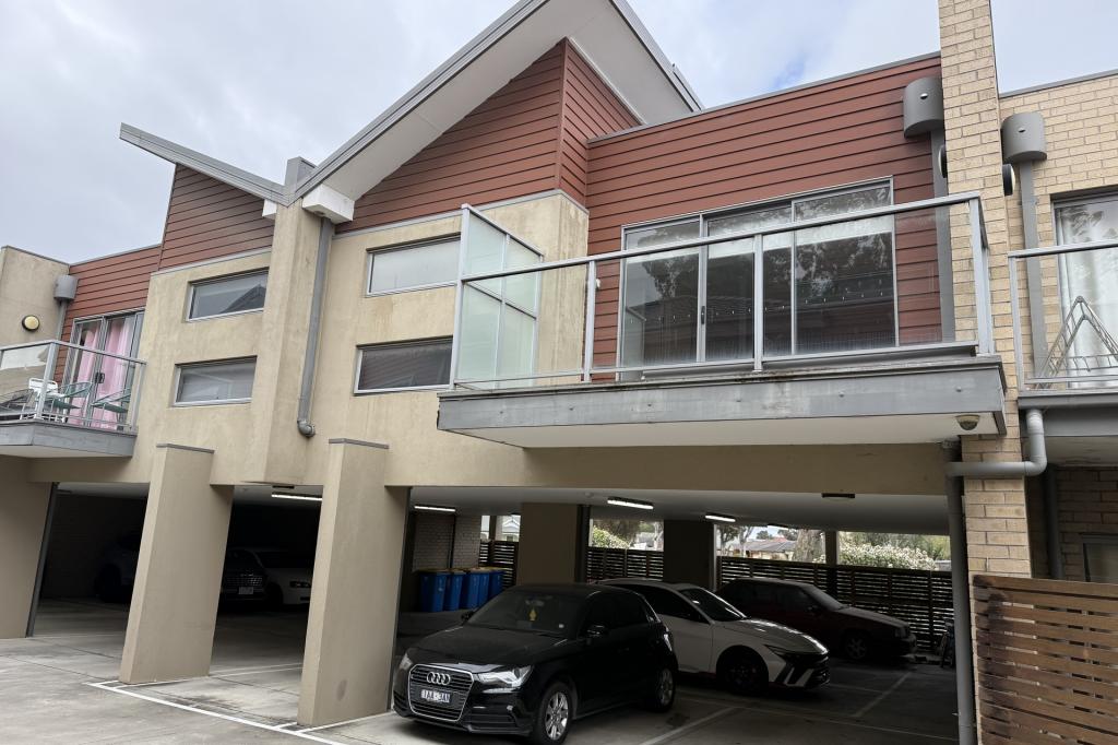 9 HINTERLAND CL, LYNBROOK, VIC 3975