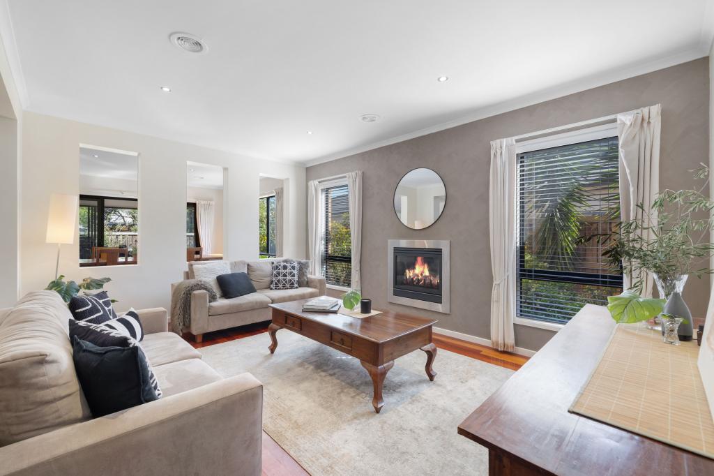 2 The Mews, Waterways, VIC 3195