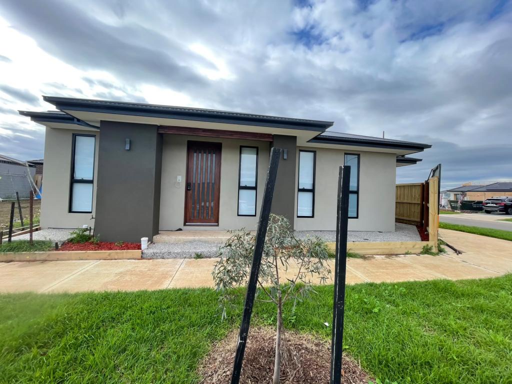 37 CASTELLO DR, DEANSIDE, VIC 3336