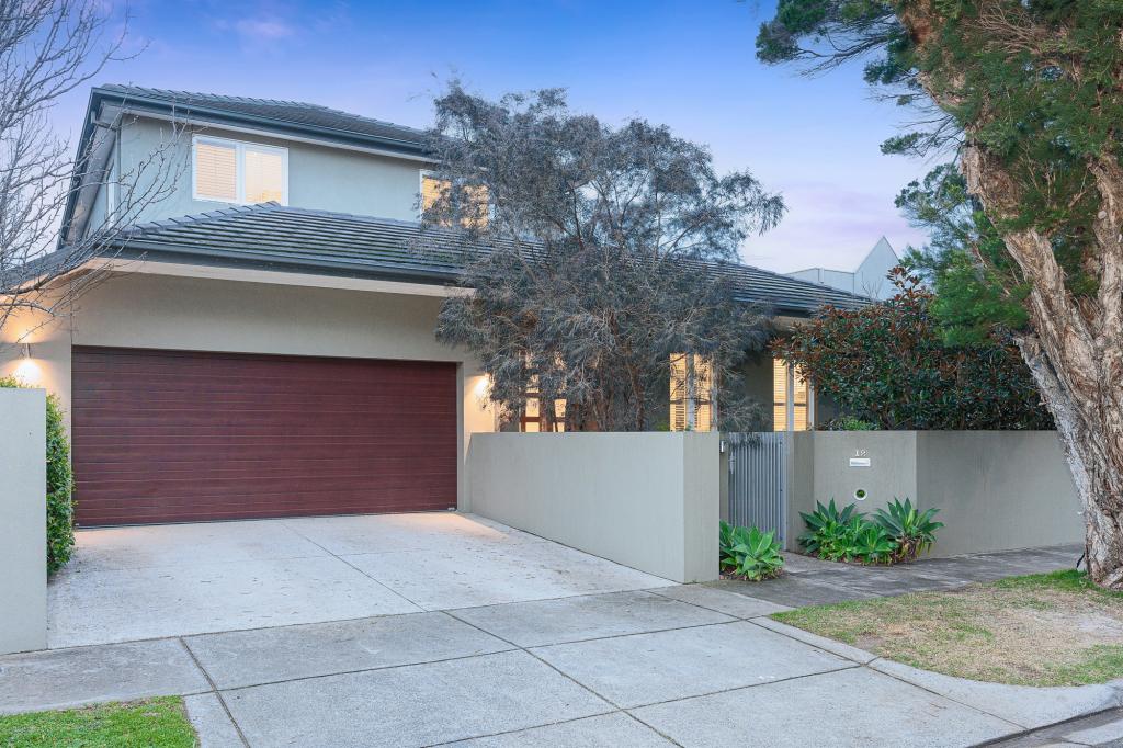 12 Vista Rd, Hampton, VIC 3188