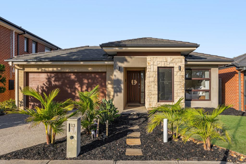 13 SUNFLOWER CT, KEYSBOROUGH, VIC 3173