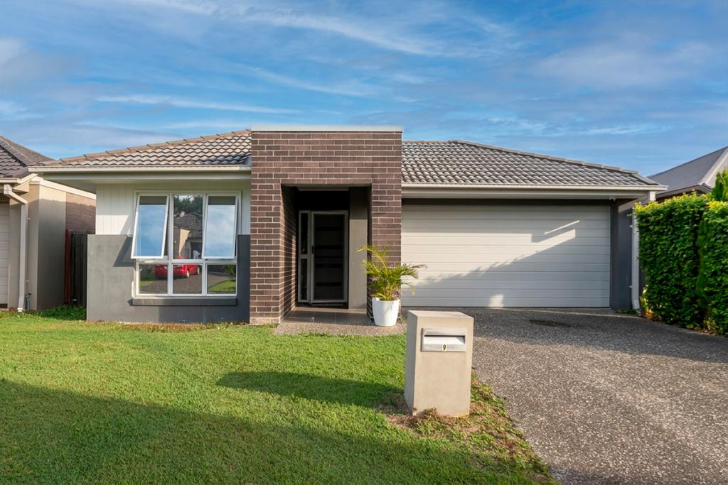 9 Frederick Pl, Park Ridge, QLD 4125
