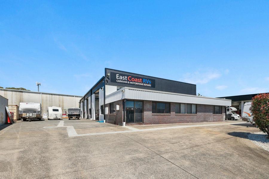 8 Commercial Dr, Ashmore, QLD 4214