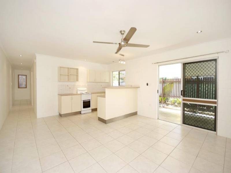 2/177 Greenslopes St, Edge Hill, QLD 4870