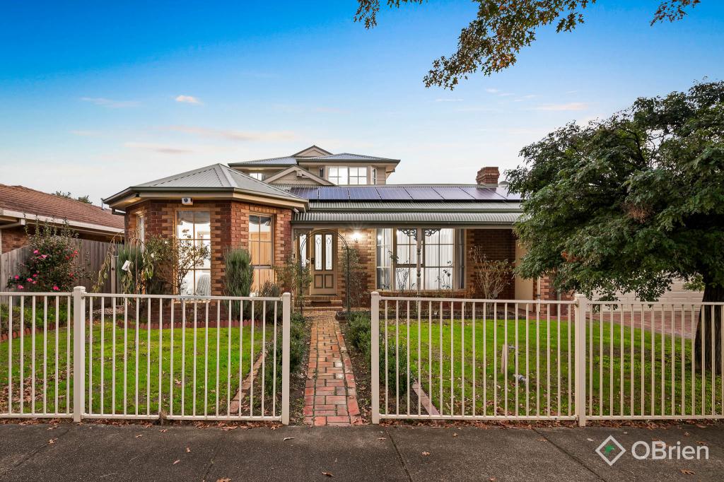 31 HEDGELEY DR, BERWICK, VIC 3806