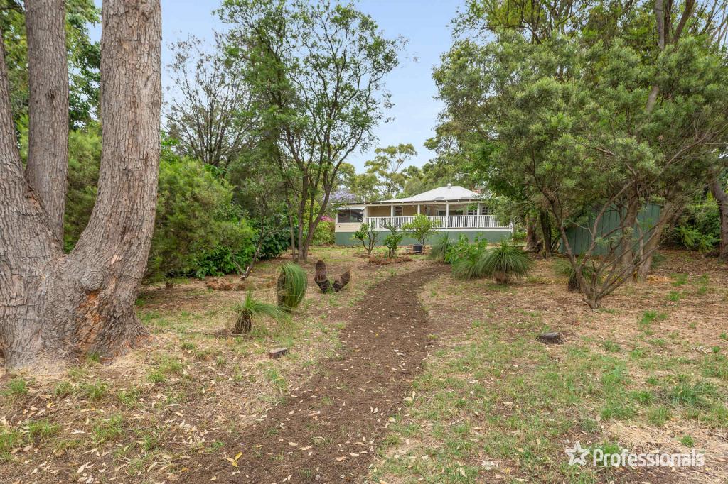 21 Mundaring Weir Rd, Kalamunda, WA 6076