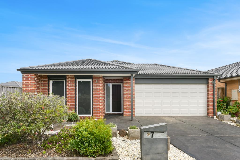 7 Lilydale Ave, Clyde North, VIC 3978
