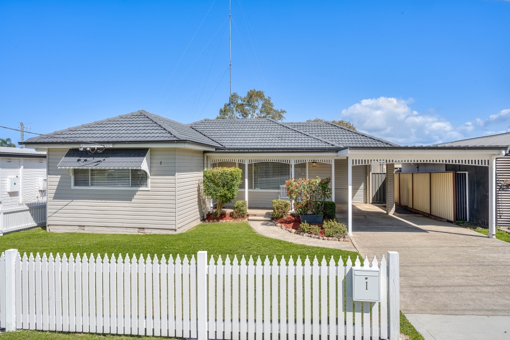 1 Railway Cres, Belmont North, NSW 2280