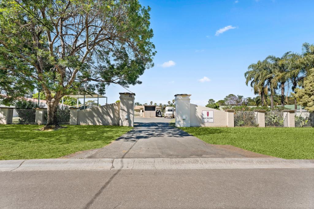 1a Kingston Town Dr, Kembla Grange, NSW 2526