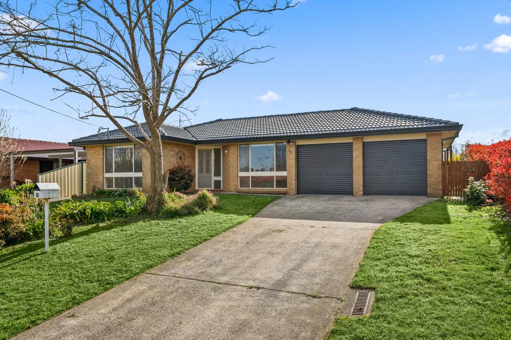 35 KENNEDY CL, MOSS VALE, NSW 2577