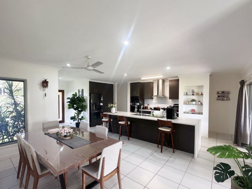 8 Sweetwater Ct, Ashfield, QLD 4670