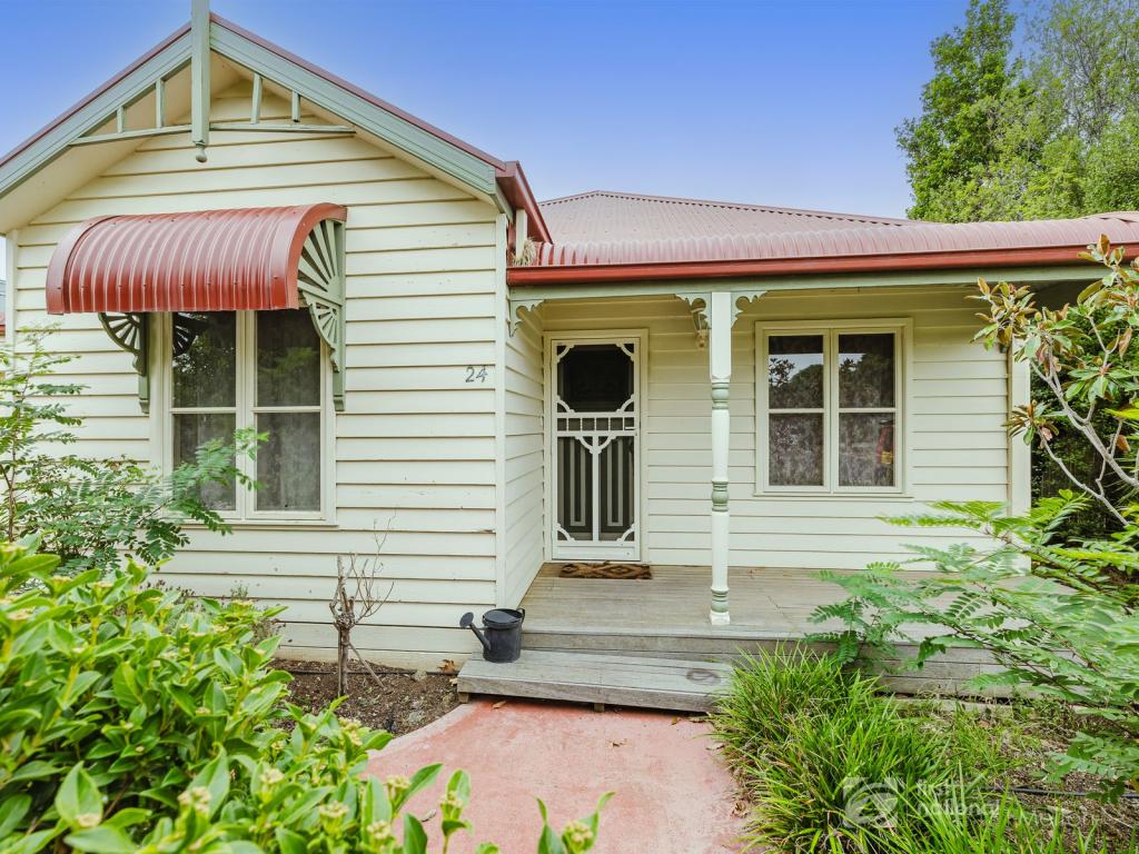 24 Braeside Walk, Caroline Springs, VIC 3023