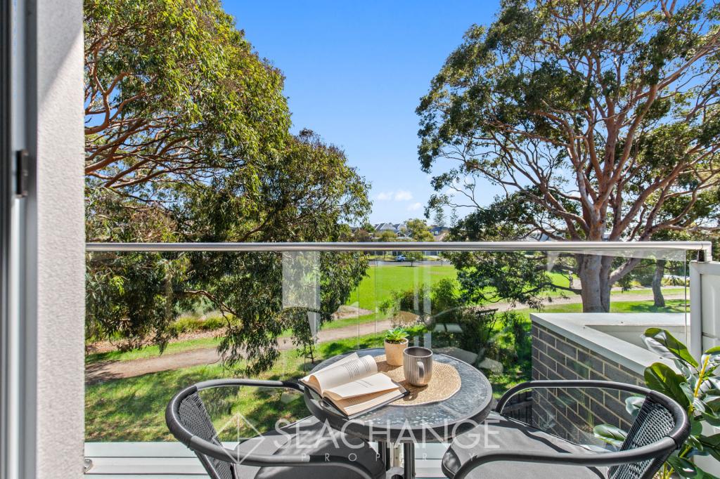 2/7 Sunningdale Ave, Mornington, VIC 3931