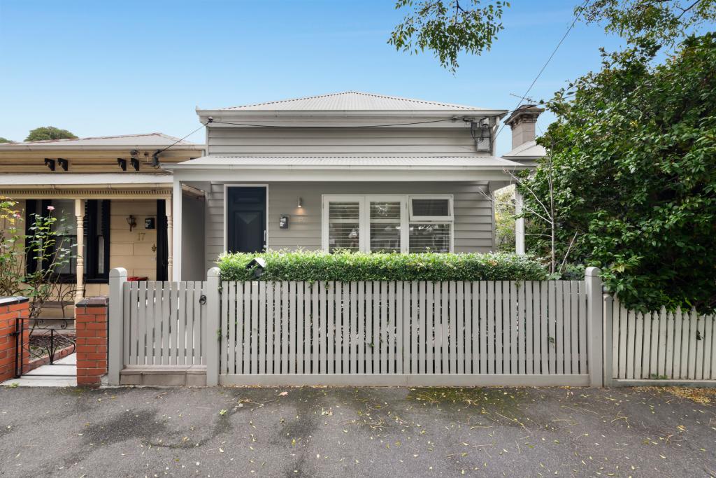 19 MOUNTAIN ST, SOUTH MELBOURNE, VIC 3205