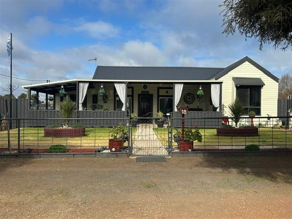 18 LOFTUS ST, TEMORA, NSW 2666