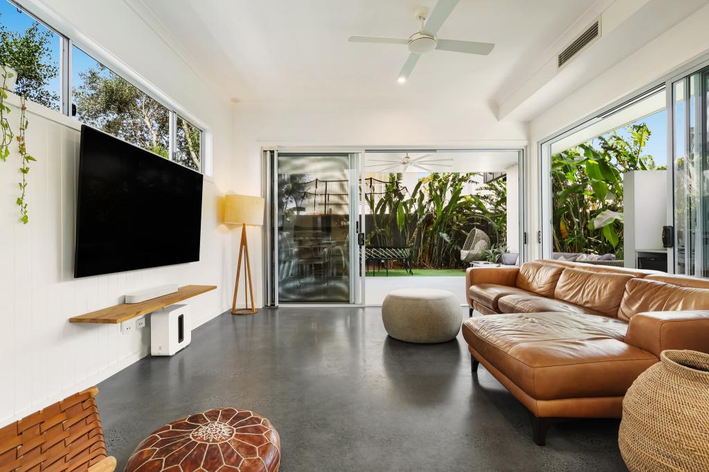 110 Chainey Ave, Miami, QLD 4220