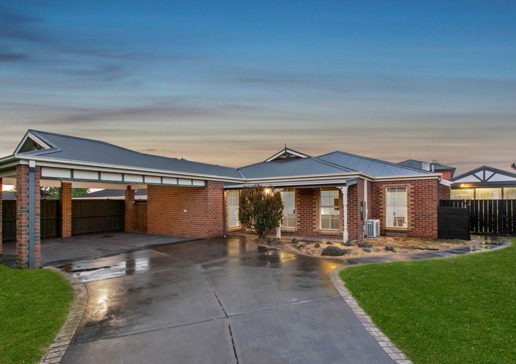 2 Petrel Pl, Berwick, VIC 3806