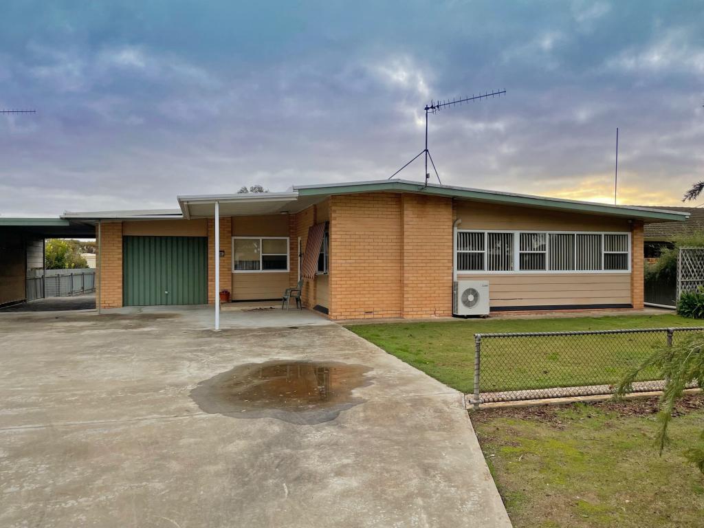 50 Tumby Bay Rd, Cummins, SA 5631