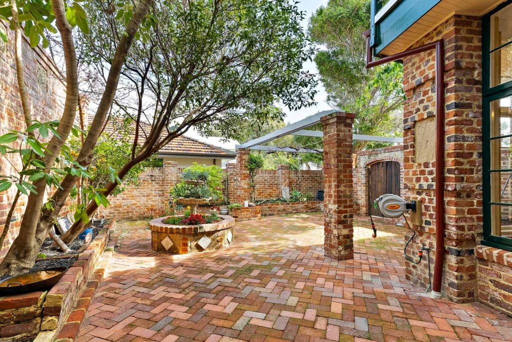 229a South Tce, South Fremantle, WA 6162
