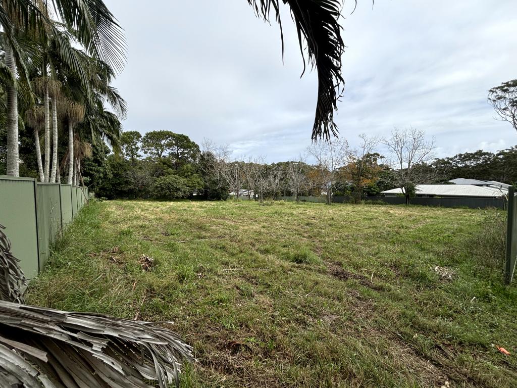 9-11 ROEBUCK RD, RUSSELL ISLAND, QLD 4184