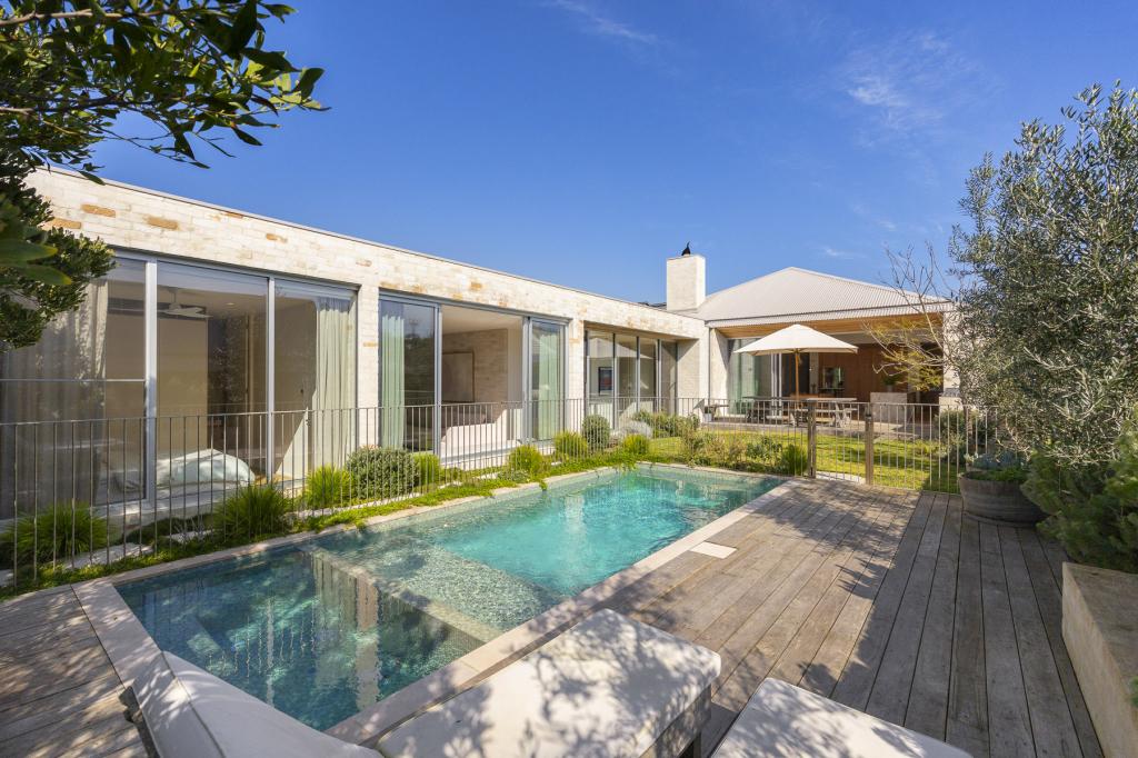 10 Kerferd Ave, Sorrento, VIC 3943