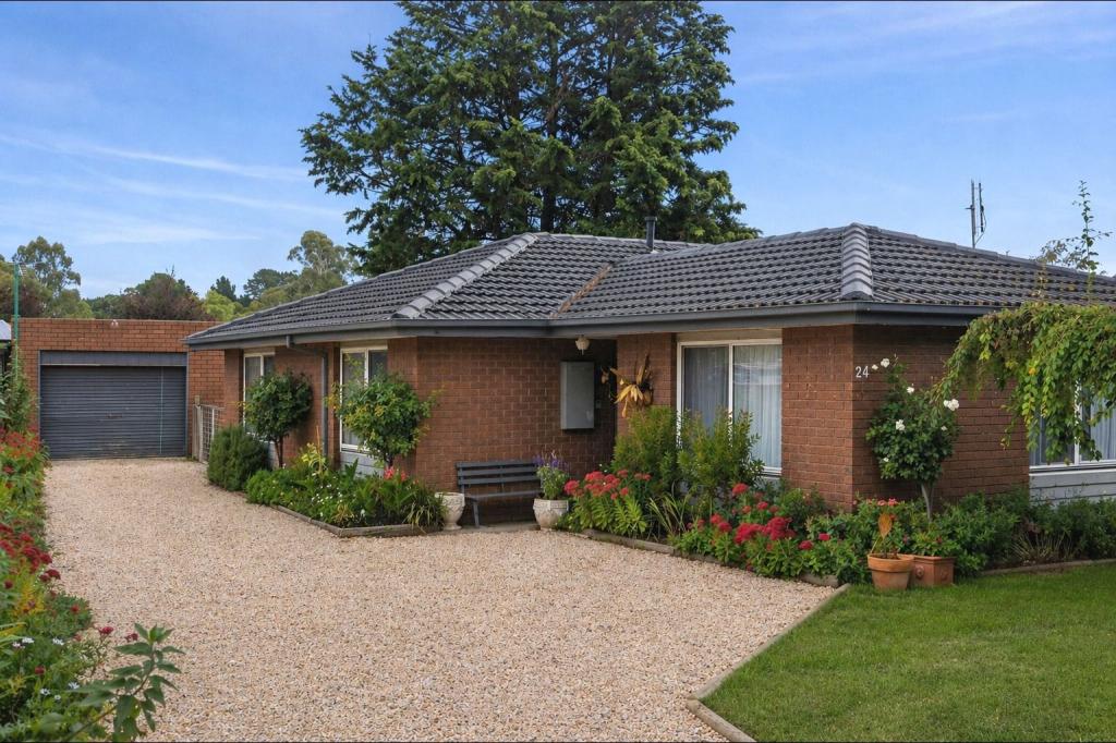 24 Forest St, Woodend, VIC 3442