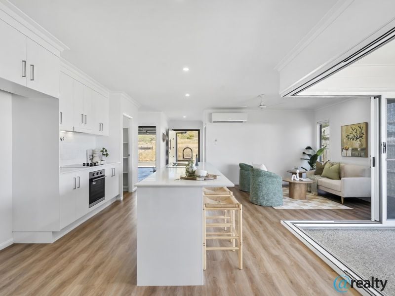 14 Burlington St, Lammermoor, QLD 4703