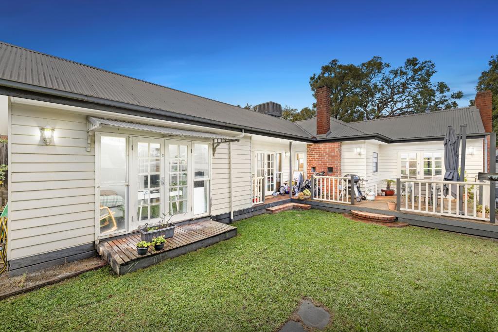 33 Eastfield Rd, Ringwood East, VIC 3135