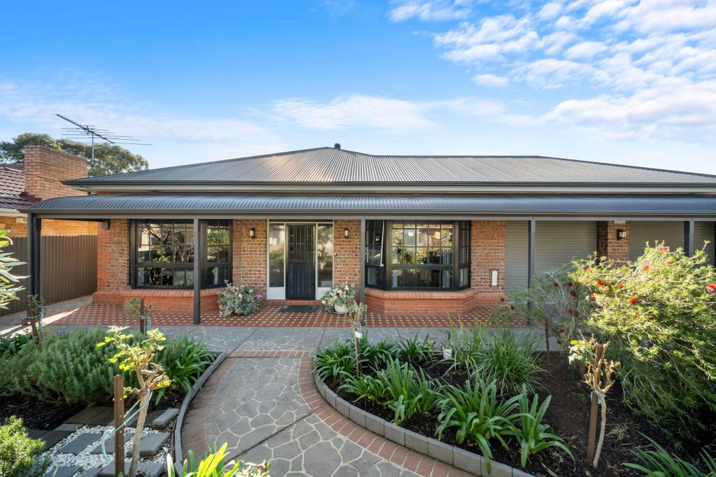 11 KARAWIRRA AVE, ROSTREVOR, SA 5073