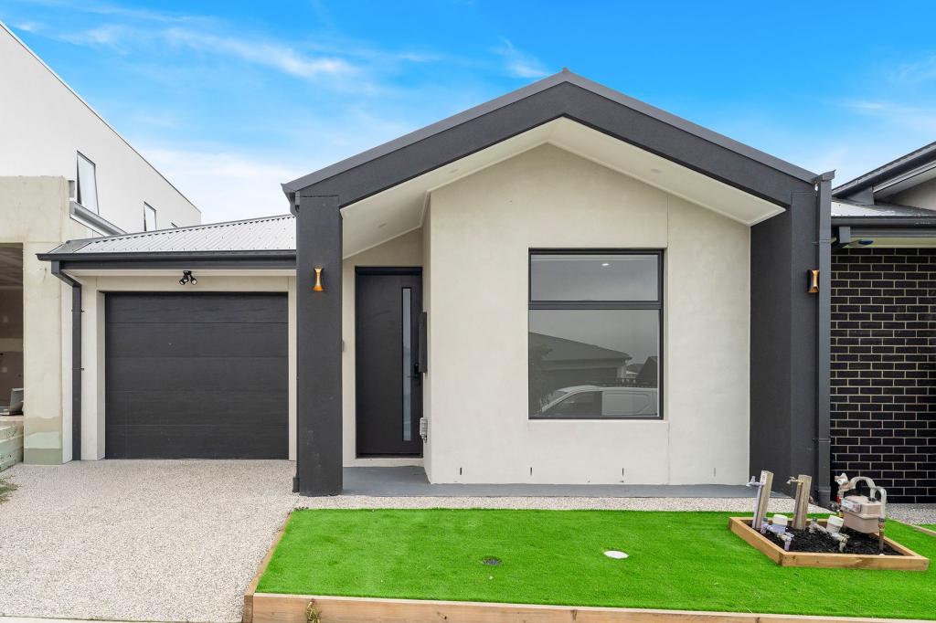 8 Persimmon Rd, Craigieburn, VIC 3064