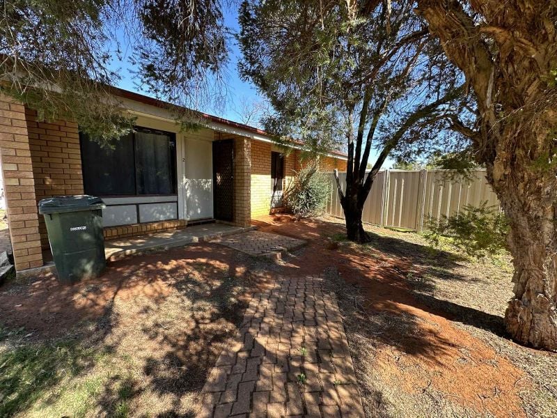 2/63 BURNS ST, HILLSTON, NSW 2675