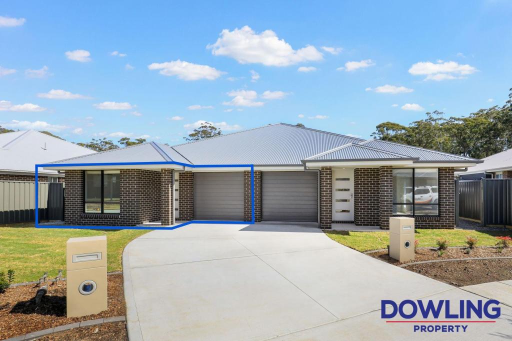 2/4 EMERALD CL, MEDOWIE, NSW 2318