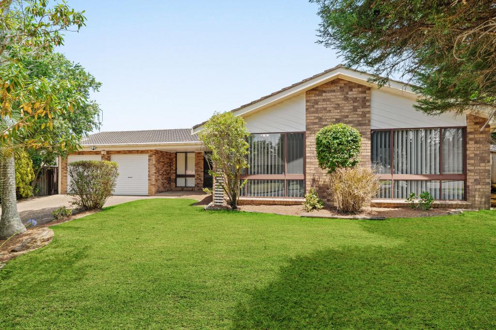 15 Greenlee St, Green Point, NSW 2251