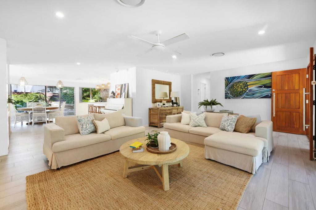 4 Evergreen Dr, Elanora, QLD 4221