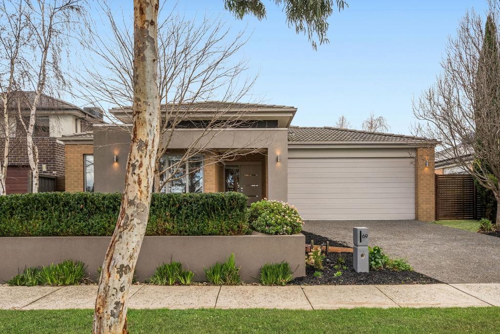 69 Linden Tree Way, Cranbourne North, VIC 3977