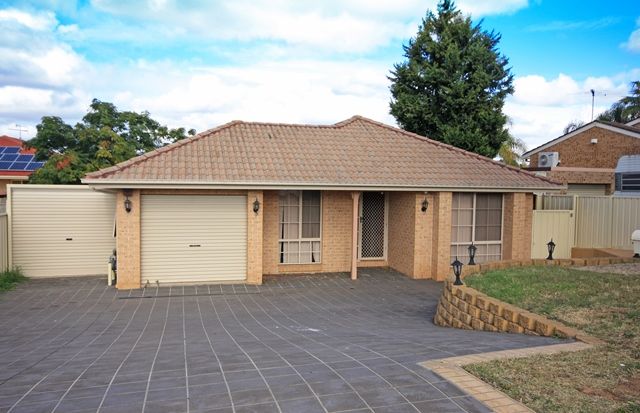 39 Harthouse Rd, Ambarvale, NSW 2560