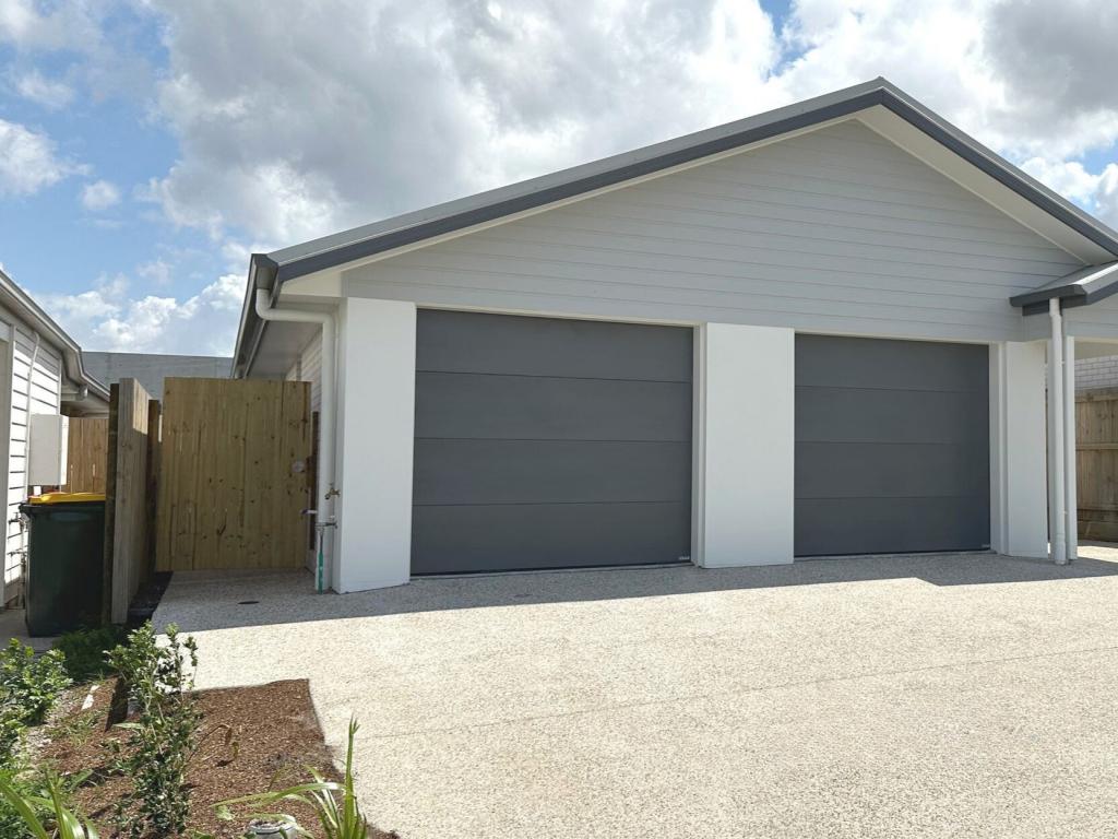 2/11 ROYAL ST, PARK RIDGE, QLD 4125