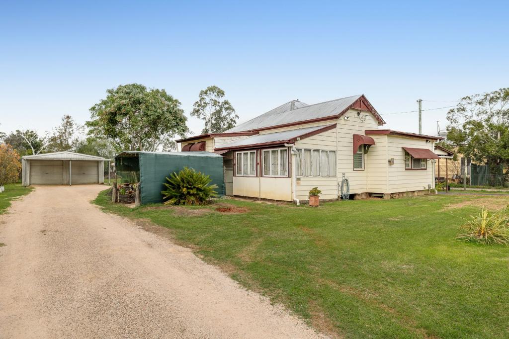39 Cory St, Oakey, QLD 4401