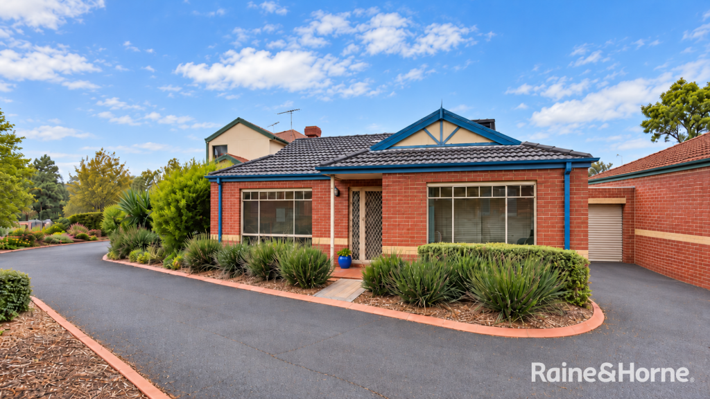UNIT 8 2-/8 KNIGHT CRES, ROXBURGH PARK, VIC 3064